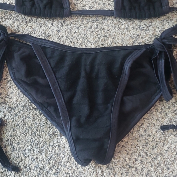 One of a kind scrunch butt triangle bikini - Picture 3 of 7